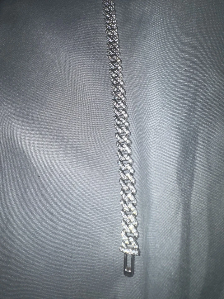 "Brazalete de eslabones cubanos con punta de micro diamante enchapado en oro blanco 8"" 6 mm The GLD Shop" Foto 1 de 3