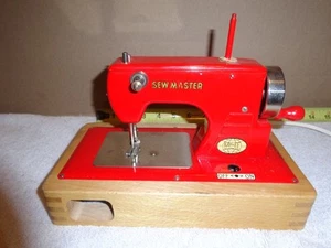 ANTIQUE 1940S KAYANEE SEW MASTER METAL RED SEWING MACHINE BERLIN GERMANY KID TOY - Picture 1 of 14