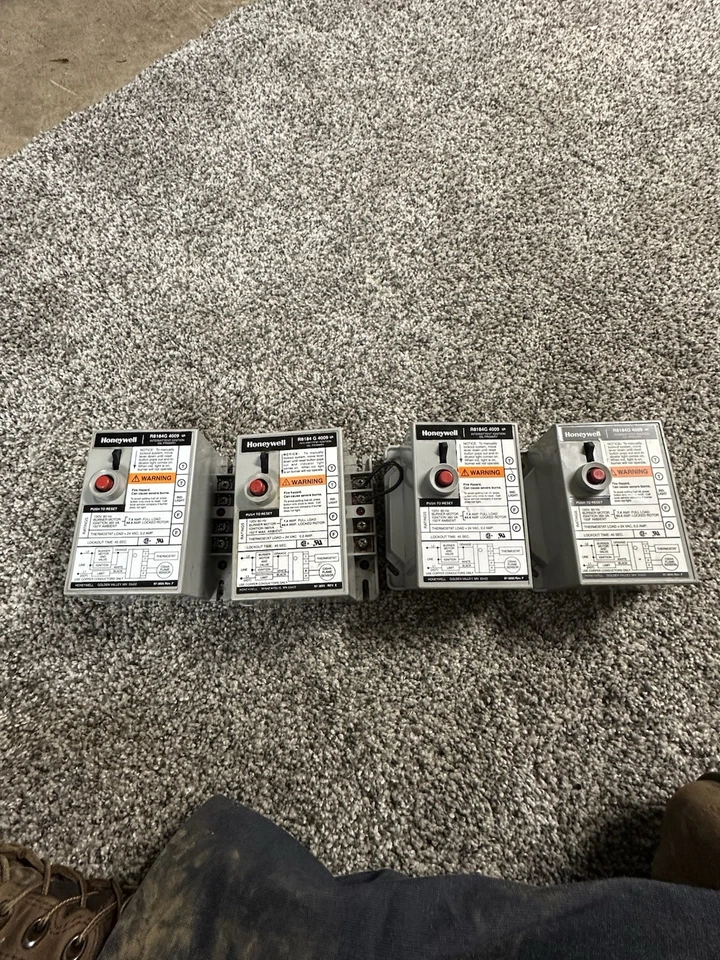 Controle internacional de queimador de óleo Honeywell R8184G4009 - Imagem 1 de 4