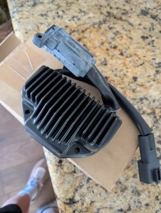 74631-04 2004-05 Harley Davidson FXD Dyna 3-Phase Voltage Regulator B4 - Bild 1 von 5