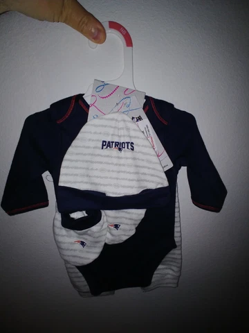 NFL New England Patriots Bodysuit, Pants, Hat, And Booties Size Newborn Cover