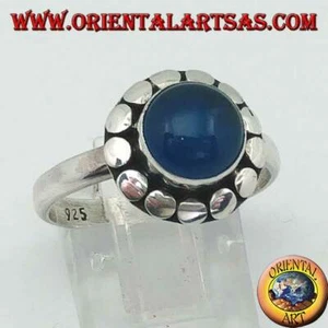 Anello in argento 925 ‰ con agata blu tonda a cabochon contornata da borchie - Foto 1 di 5