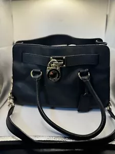 Borsa a tracolla media Michael Kors Hamilton con catena oro e lucchetto e chiave nera - Foto 1 di 9