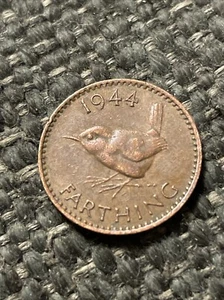 1944 Great Britain 1 Farthing Coin, Wren. - Picture 1 of 2
