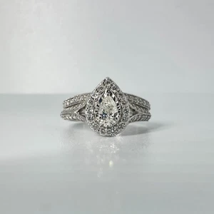 1.00 Carat Natural Diamonds Pear cut 14 Karat white gold Engagement ring - Picture 1 of 4