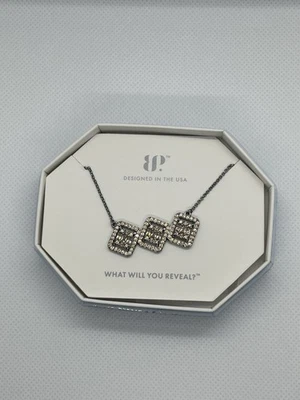 Collar Bomb Party "Bailando Bajo las Estrellas" Ónix Negro Sobre Chapado en Rodio  Foto 1 de 2