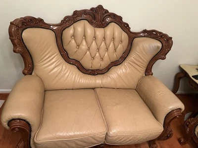 Antiguo juego francés de un sofá de dos plazas, dos sillas individuales, sofá largo y mesa de mármol Foto 1 de 4