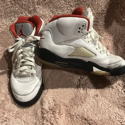 Air Jordan 5 ретро огненно-красный серебряный язык размер 5,5 молодежные кроссовки подержанные изящный - Изображение 1 из 4