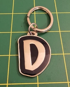 Letra "D" Llavero Tono Plata Negro Esmalte Alfabeto Llave Inicial, B3b6 - Imagen 1 de 2