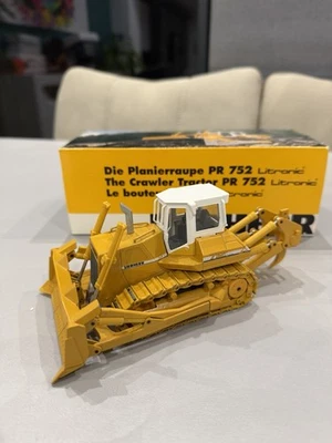 Liebherr 752 Dozer Model 1/50 - Image 1 of 2