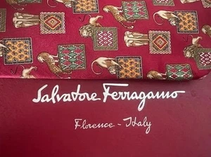 Salvatore Ferragamo Krawatte Seide Rot Tiere Löwen Ghepardi Elefanten - Bild 1 von 10