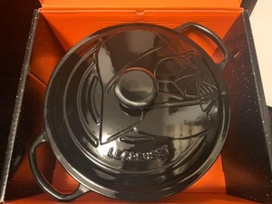 Le Creuset Star Wars Darth Vader Signature Cocotte Ronde 26cm Shiny Black UNUSED - Picture 1 of 24