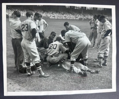 1940 Boston Red Sox TED WILLIAMS 7x9" News Service Type 1 Photo Knocked Out RMY - Image 1 of 4