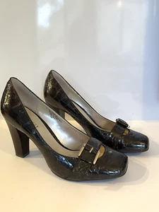 Nine West Women’s Pumps Dark Brown Size 6 Croc Wood Stack Heel Buckle Decor - Picture 1 of 12