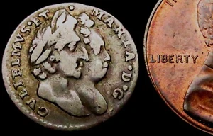 W826: 1691 William & Mary 'Conjoined Busts' Silver Twopence - Picture 1 of 2