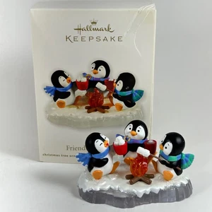 NUEVO 2011 Amigos de una Pluma Sello Ornamento - Kris' Penguins Fogata Cacao - Imagen 1 de 12