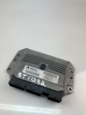 Centralina motore Renault Megane III Coupe DZ0/1 ECU 8200835645 28225300 - Immagine 1 di 4