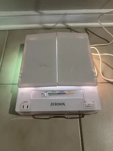Espejo de maquillaje iluminado triple pliegue JERDON + 5x aumento 4 ajustes de luz USADO - Imagen 1 de 13