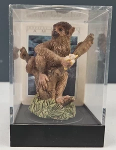 Earth Home EH-819 Squirrel Monkey Primate Figurine 2" Tropical Rain Forest 1994 - Picture 1 of 5