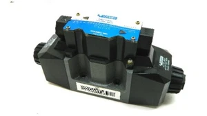 Tokimec Vickers DG4V-5-6C-M-PL-B-6-40 Directional Control Valve - Picture 1 of 3