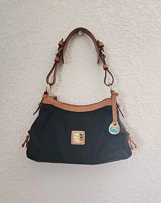 Cartera de Hombro Dooney & Bourke Pequeña Baguette Negra Nylon Marrón Cuero Borde Foto 1 de 4