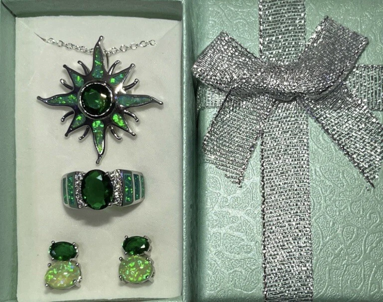 Elegante Collar Esmeralda Kiwi Verde Ópalo de Fuego Starburst, Pendientes, Anillo Talla 9 Conjunto Foto 1 de 4