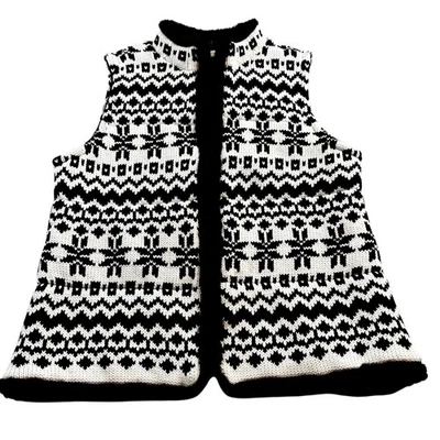 Colete Suéter Feminino Talbot Nórdico Frente Aberta Tamanho Grande Preto/Branco Acabamento de Pele Sintética - Imagem 1 de 4