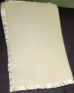 Kaulquappen Deluxe Babydecke gelb elfenbein Satinborte ultra weich leicht 36 x 29 - Bild 1 von 3