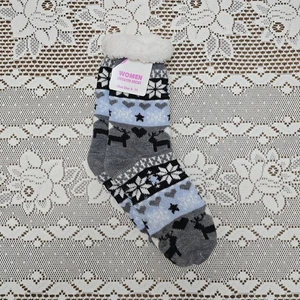 NWT Women's Reindeer Snowflake Sweater Slipper Socks Cozy Non Slip Grips OS 4-11 - Picture 1 of 6