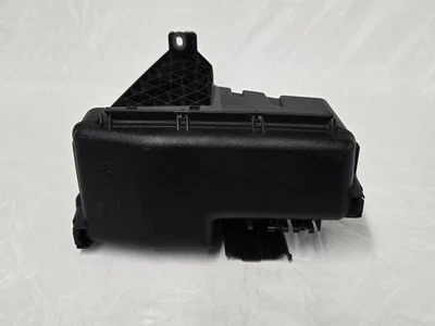 2005-2009 Volvo S60 2.5L Engine Fuse Box Relay Junction Module Unit Assy. OEM - Image 1 of 4