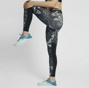Nike Pro Combat Collant Allenamento Stampato Donna Taglia S/M Nuovo - AA1040 010 - Foto 1 di 4