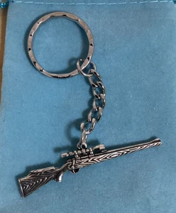 Hunting Rifle Silver Pewter Keyring With A Velveteen Gift Bag - Picture 1 of 2