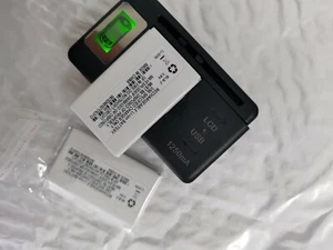 BLB-2 Batteria + Caricabatterie LCD per 5210 6500 6510 3610 6590 8270 8310 8850 - Foto 1 di 6