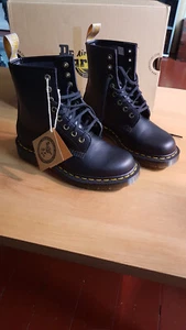 Dr. Martens Airwair, Gr. 37, schwarz, vegan, neu - Bild 1 von 6