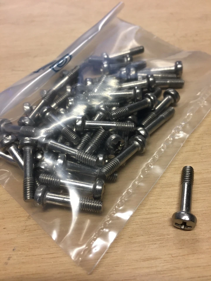 VITE INOX M4x17,5 TESTA CILINDRICA BOMBATA PARZ. FILETTATA IMPRONTE PH1  PZ.50 - Immagine 1 di 1