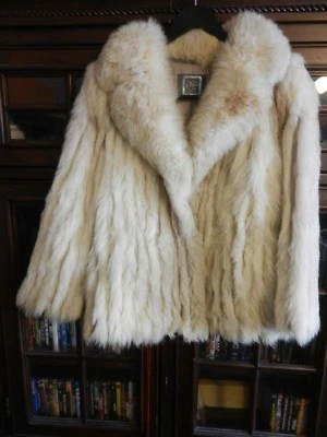 Vintage 1980s Woman's Natural Blue Fox Jacket from Saga Select 27" Long Size 10 - Image 1 of 4