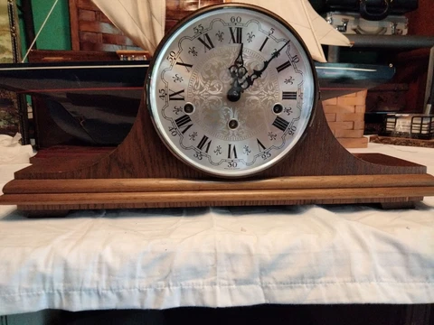 ANTIQUE WINDUP CLOCK Cover