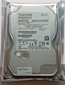 1 TB SATA Toshiba DT01ACA100/HDKPC03H0A01 S 7.2krpm 32MB HDD 3.5 " Internal New - Picture 1 of 1