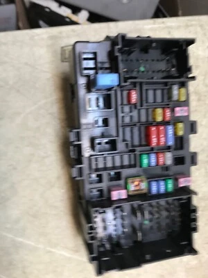 15 16 Cadillac Escalade Fuse Box Panel 23200661 - Изображение 1 из 2