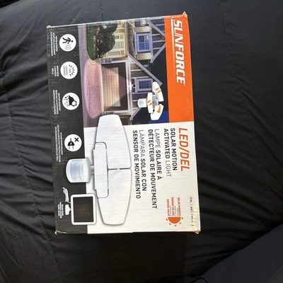 Luz de seguridad Sunforce solar de triple cabezal activada por movimiento 1500 lúmenes Foto 1 de 4