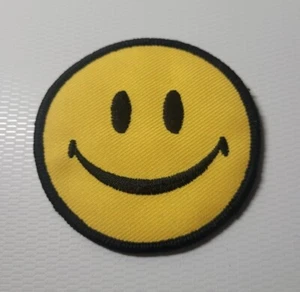 Smiley face retro iron or sew on patch  - Bild 1 von 2