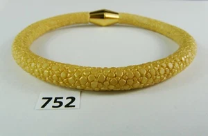 752) Pulsera de cuero de rayas con cierre magnético - Imagen 1 de 6