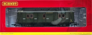 Hornby R4301E SR Maunsell Passenger Brake Van C 699 in SR Dark Olive Livery - Picture 1 of 3