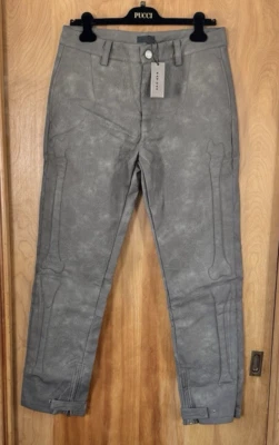 01-01 Pantalón Para Hombre Premium Pierna Recta Apliques Imitación Cuero Gris Talla 32 Nuevo Con Etiquetas Foto 1 de 3