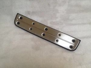 Cubierta de umbral de placa de patada LEXUS IS200 300 borde trasero derecho 67930-53010 Toyota altura - Imagen 1 de 4