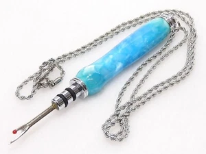 Handgefertigte Nahttrenner Halskette mit Stiletto, Aqua Blau Grün Crush Acryl - Bild 1 von 7