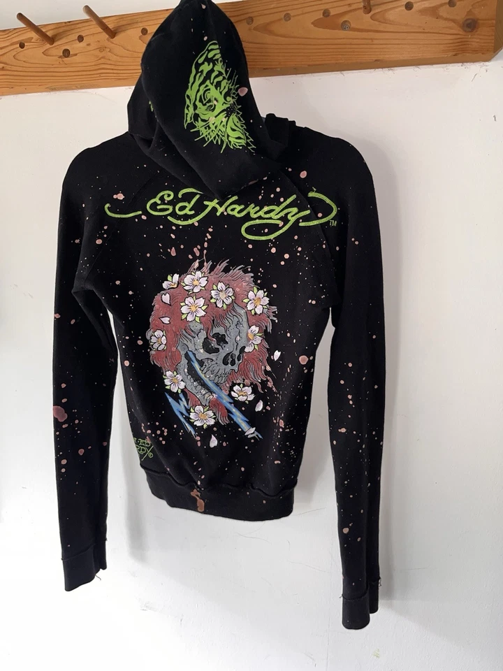 Moletom com capuz feminino vintage raro Ed Hardy gráfico com zíper e design tamanho XS - Imagem 1 de 4