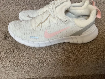 Nike Free Run 5.0 women’s size 9 white and pink - Image 1 of 4
