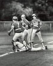 1982 Press Photo Dan McQuillian, outnumbered by opponents during game in Chaska