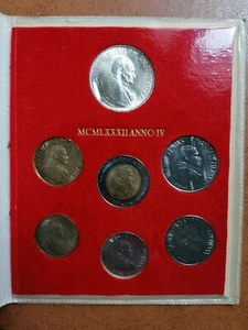 VATICANO ANNO 1982 DIVISIONALE MONETE FDC - Foto 1 di 3